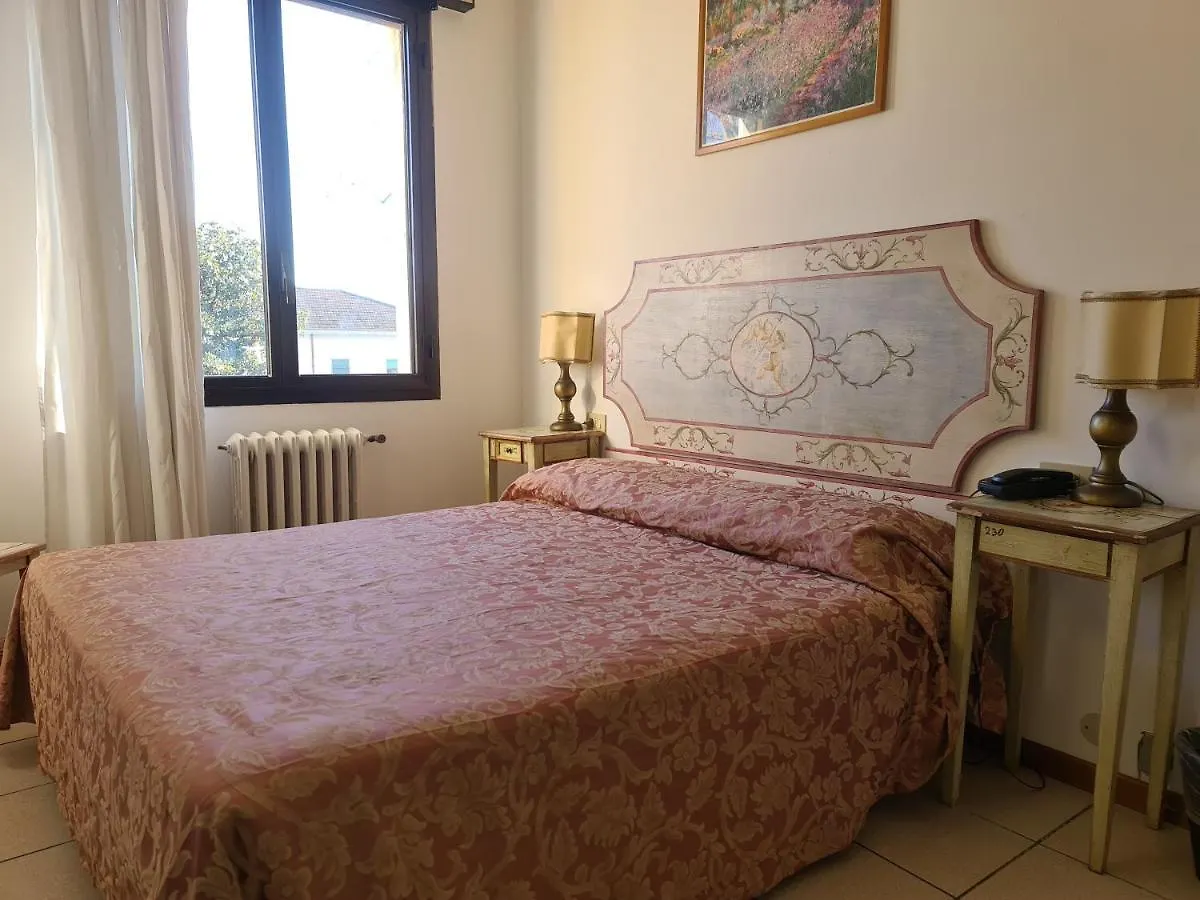 Hotel Ariston Mestre 3*,  Italy